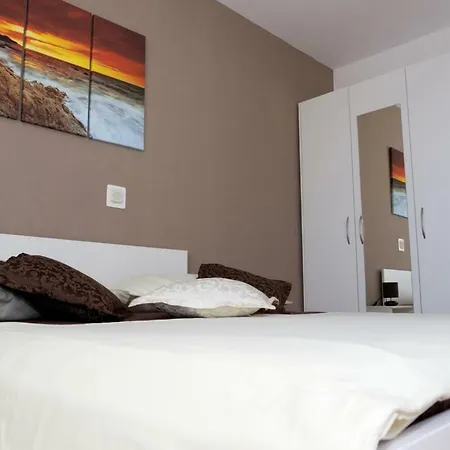 Pavlinovic Apartment Makarska