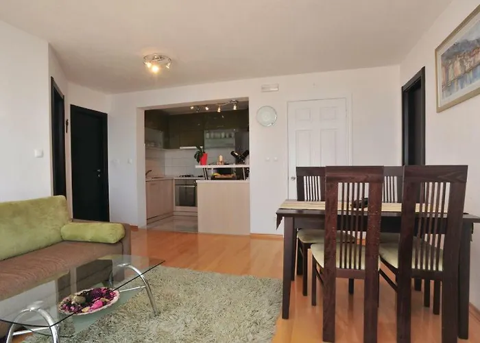 Pavlinovic Apartment *