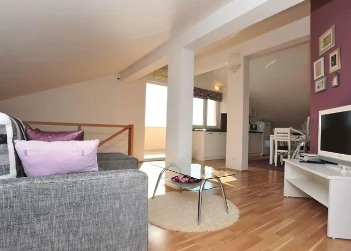 Pavlinovic Apartment *